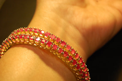 PAIR OF ELEGANT RED BANGLES