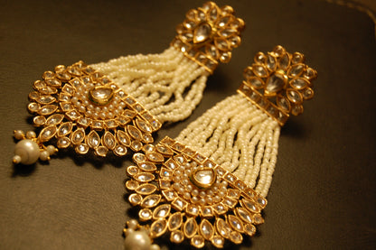 JHOOMAR STYLE EARRINGS IN KUNDAN & PEARLS