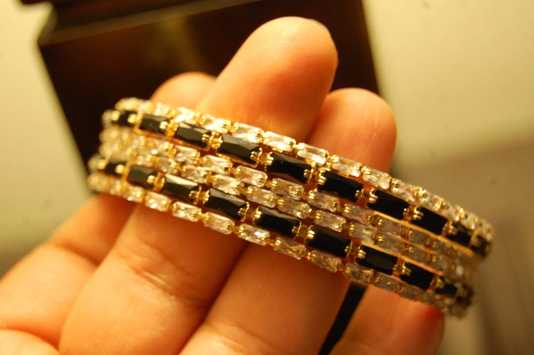 PAIR OF BLACK & ZIRCON BANGLES IN GOLDEN BASE