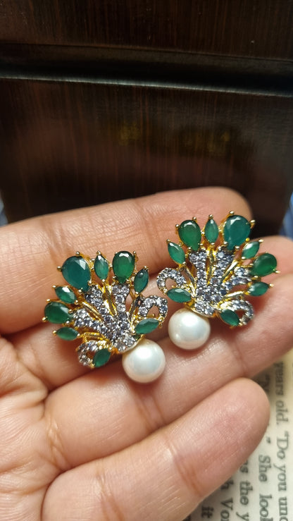 GREEN EARRINGS WITH PEARLS