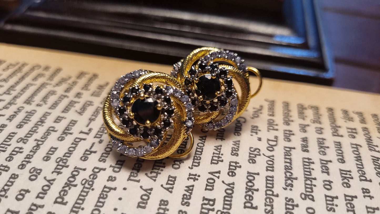 ELEGANT BLACK EARRINGS