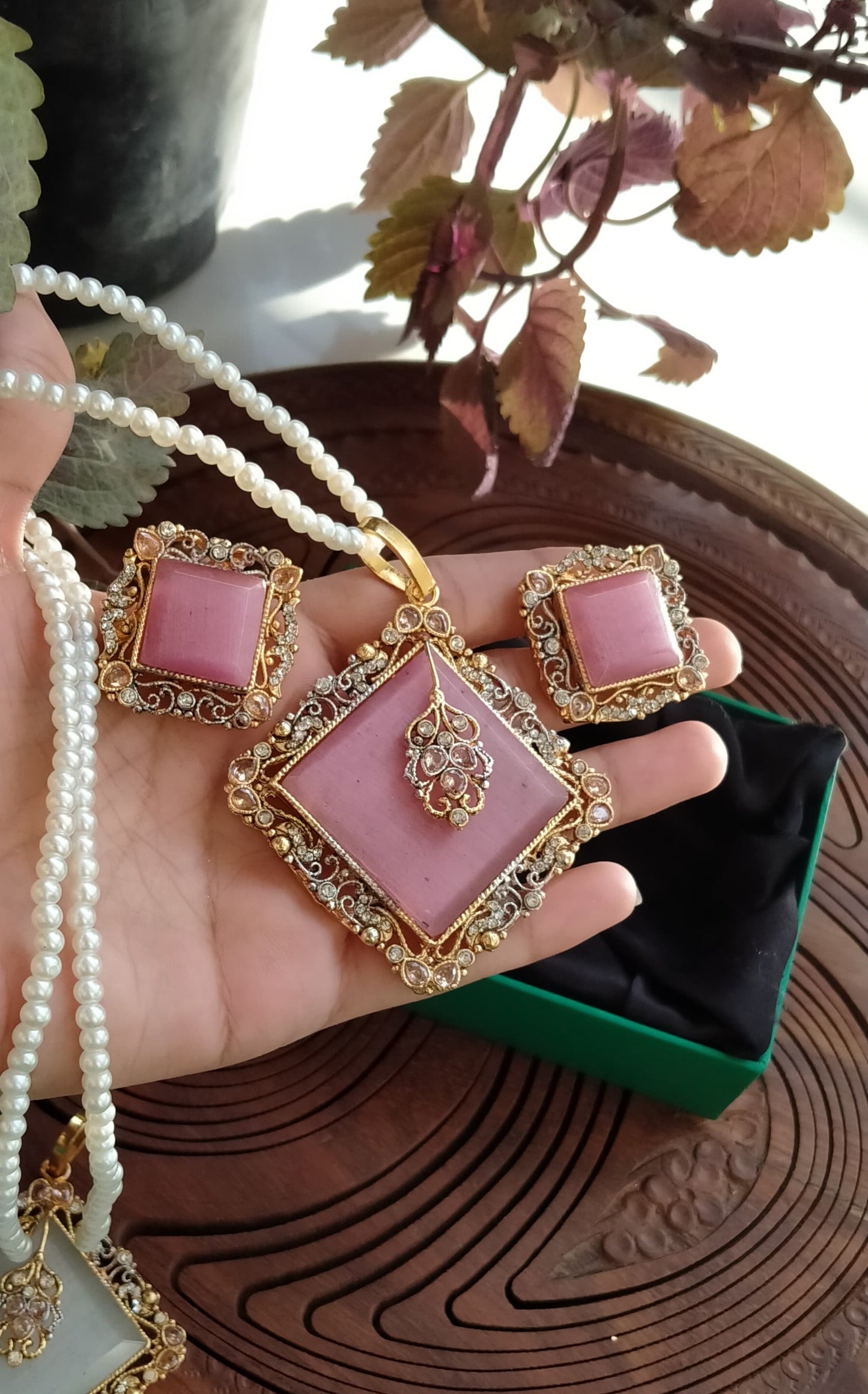 ELEGANT ZIRCON & PINK PENDENT SET