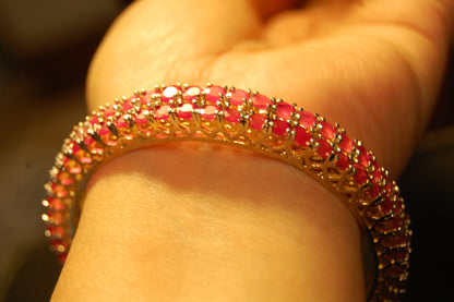 PAIR OF ELEGANT RED BANGLES