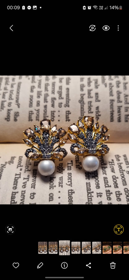 CHAMPAGNE EARRINGS WITH PEARLS