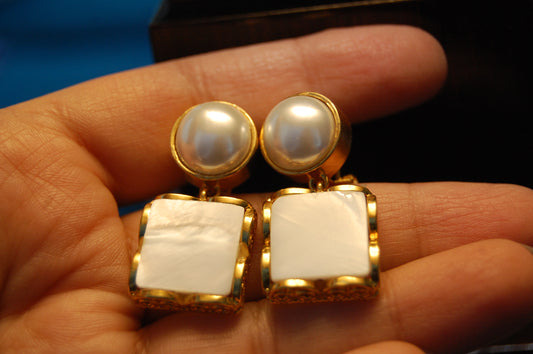 WHITE PEARL EARRINGS