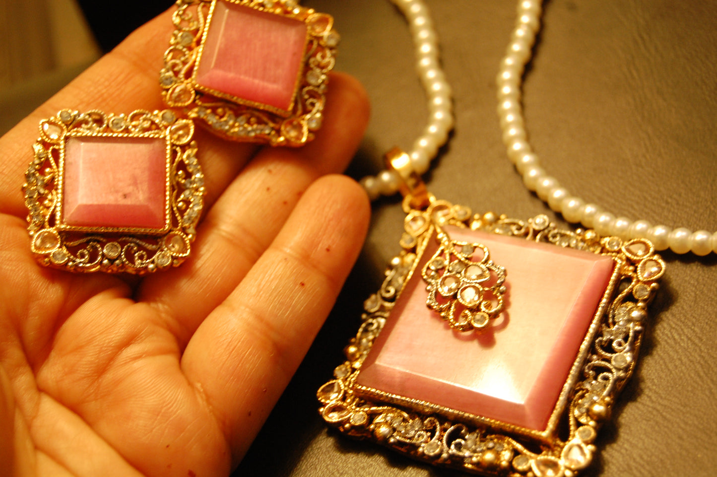 ELEGANT ZIRCON & PINK PENDENT SET