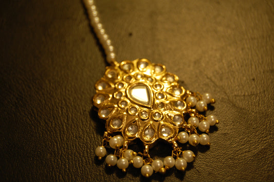 KUNDAN & PEARLS TIKKA