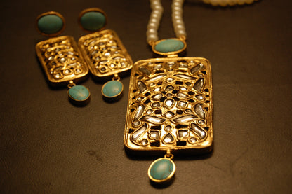 ELEGANT KUNDAN & FEROZA MALA SET