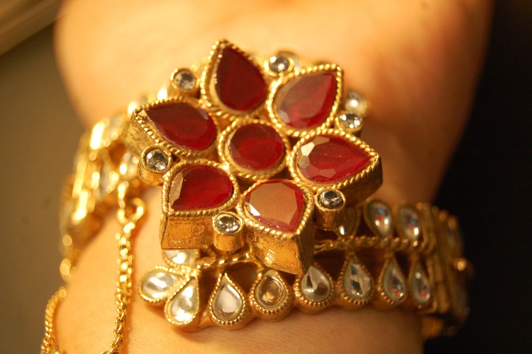 ELEGANT KUNDAN KARA WITH RED FLOWER