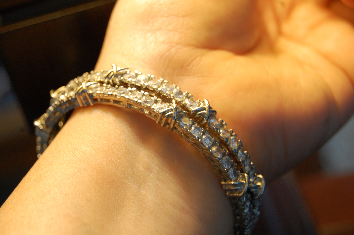 PAIR OF ZIRCON BANGLES (UNOPENABLE)