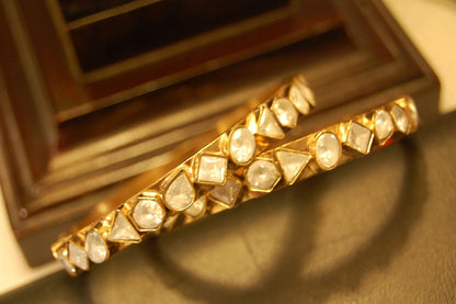 PAIR OF ELEGANT KUNDAN BANGLES
