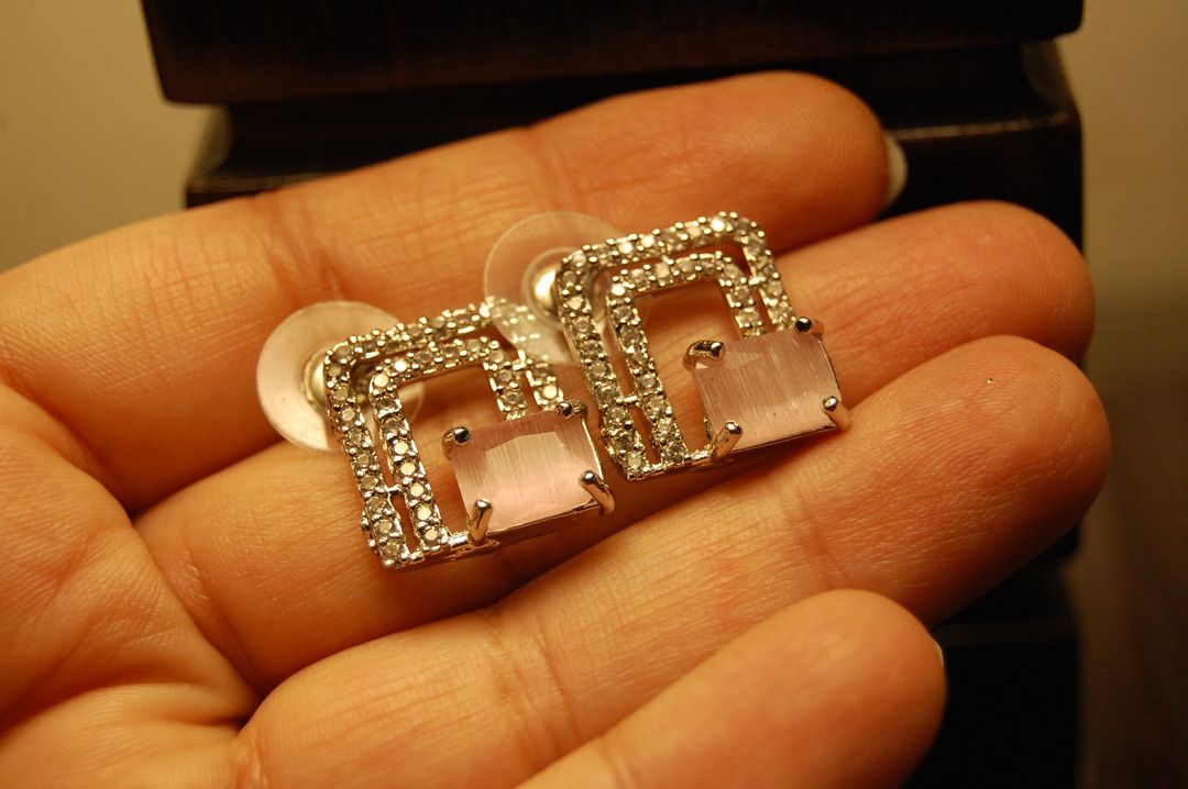 ZIRCON EARRINGS IN PINK