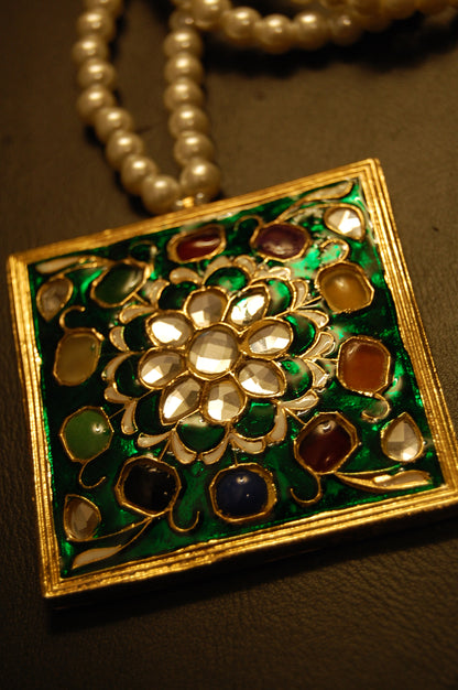 GORGEOUS MALA IN GREEN MEENA & MULTI STONES