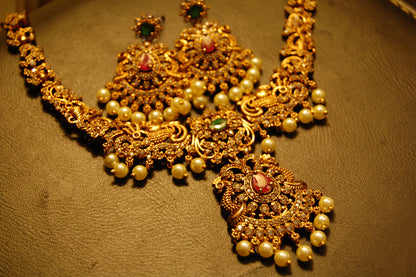 ELEGANT SOUTH INDIAN NECKLACE SET