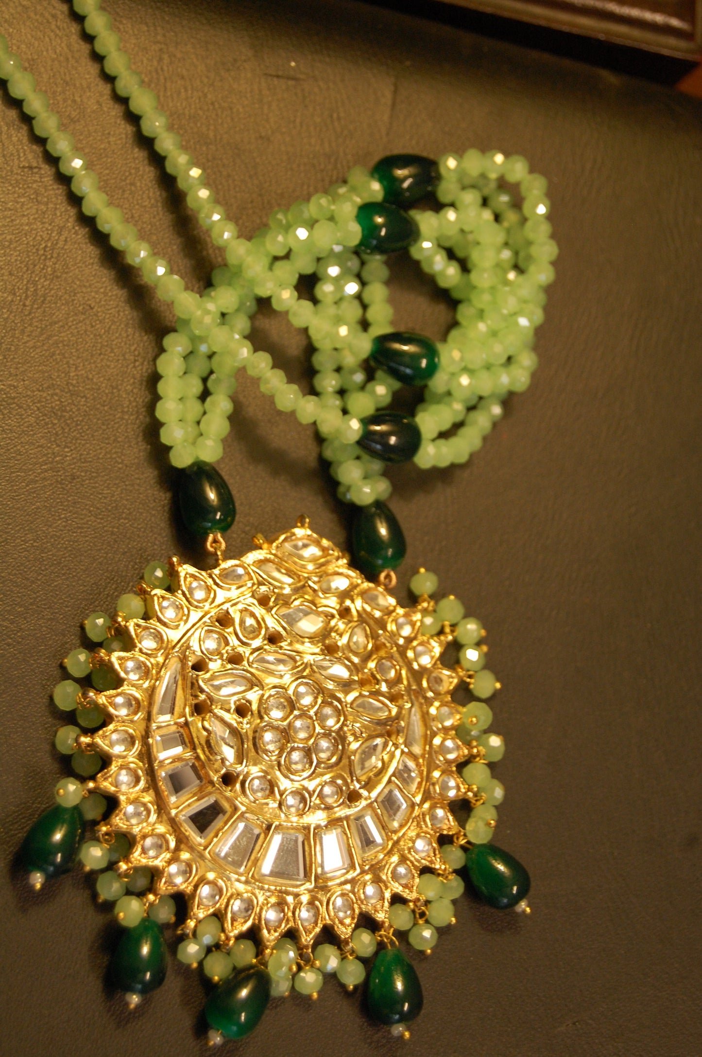 ELEGANT GREEN KUNDAN MALA