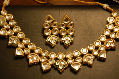 ELEGANT KUNDAN SET