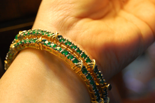 PAIR OF OPENABLE GREEN BANGLES