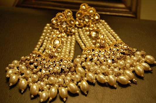 JHOOMAR STYLE EARRINGS IN KUNDAN & PEARLS