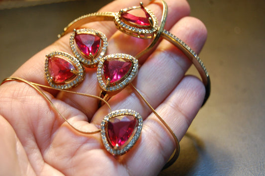 PENDENT SET IN REDISH PINK