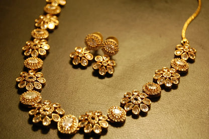 SOUTH INDIAN NECKLACE SET IN ZIRCON