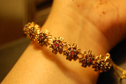 ELEGANT OPENABLE RED BANGLE