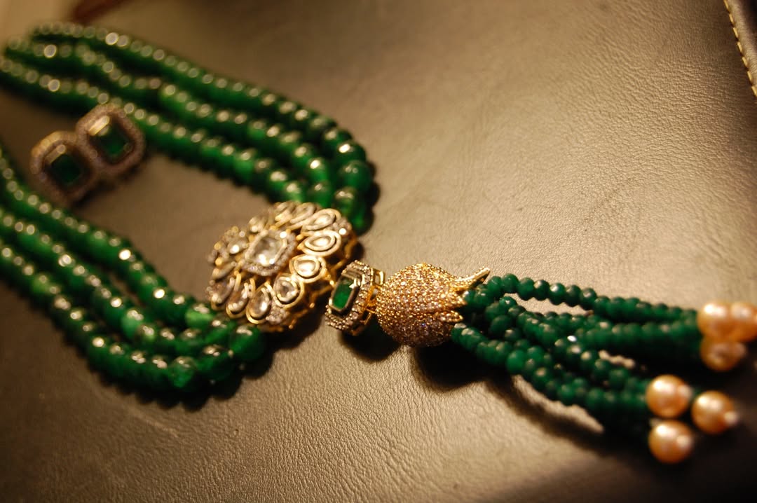 EMERALD GREEN LONG MALA WITH TUSSEL