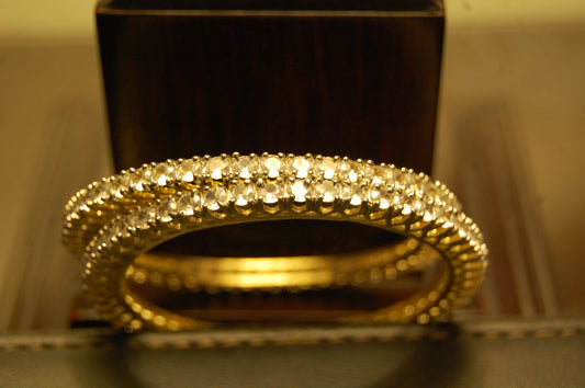 PAIR OF ELEGANT ZIRCON BANGLES
