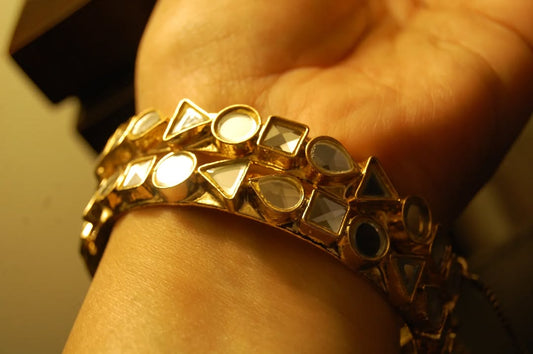 PAIR OF ELEGANT KUNDAN BANGLES