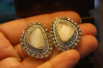 WHITISH ZIRCON EARRINGS