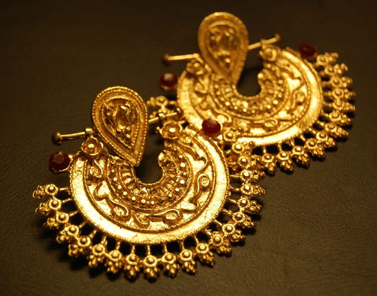 EGYPTIAN INSPIRED EARRINGS WITH RED