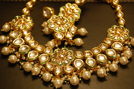 ELEGANT KUNDAN & MEENA SET