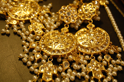KUNDAN & PEARLS GULUBAND SET