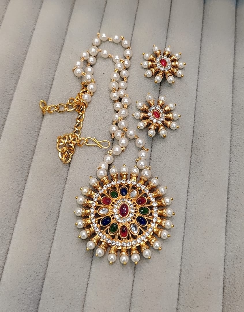 INDIAN MULTI JEWELLED PENDENT IN PEARL STRING