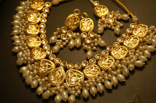 KUNDAN GULUBAND SET WITH PEARLS