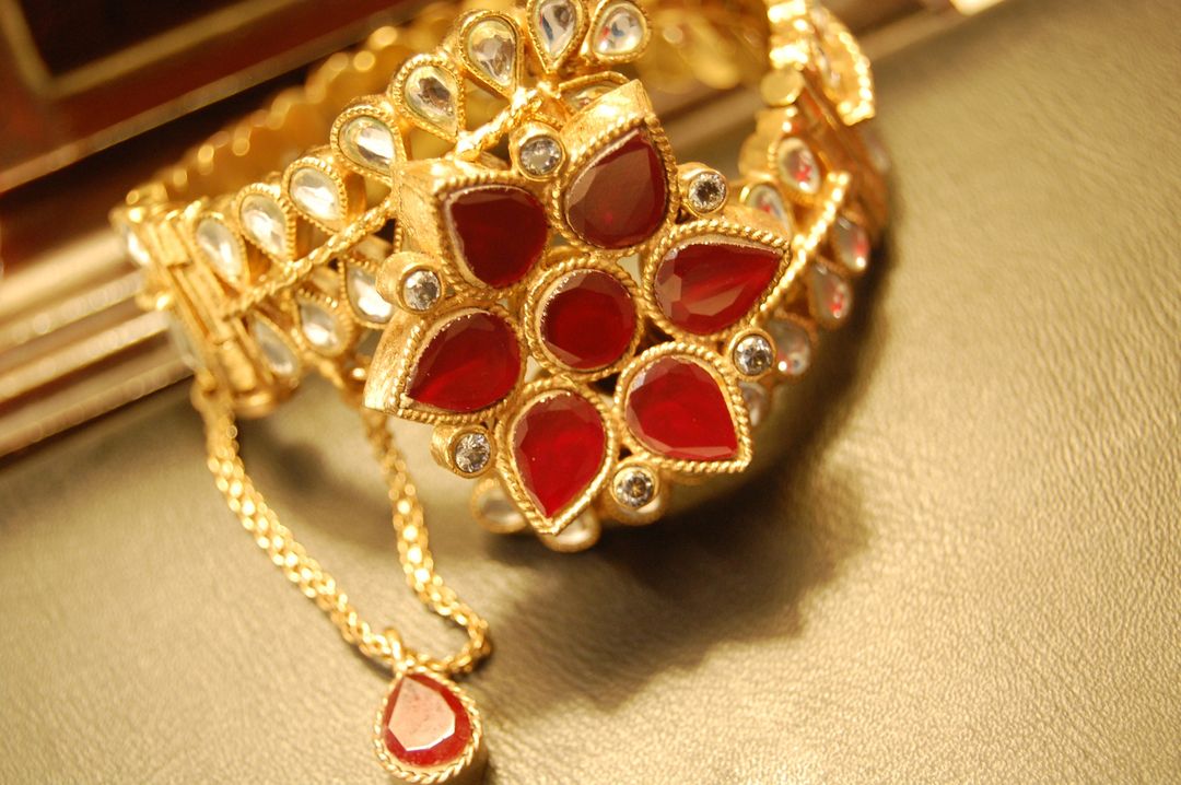 ELEGANT KUNDAN KARA WITH RED FLOWER