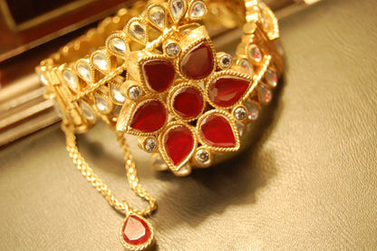 ELEGANT KUNDAN KARA WITH RED FLOWER