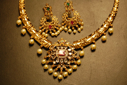 SOUTH INDIAN NECKLACE SET IN RED