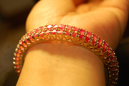 PAIR OF ELEGANT RED BANGLES