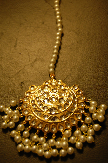 KUNDAN & PEARLS TIKKA