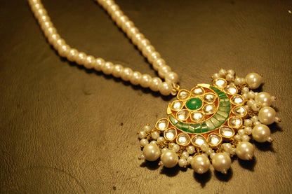 ELEGANT GREEN KUNDAN MALA