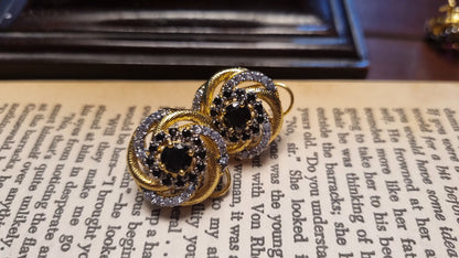ELEGANT BLACK EARRINGS