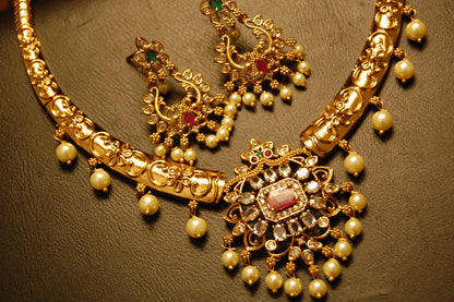 SOUTH INDIAN NECKLACE SET IN RED