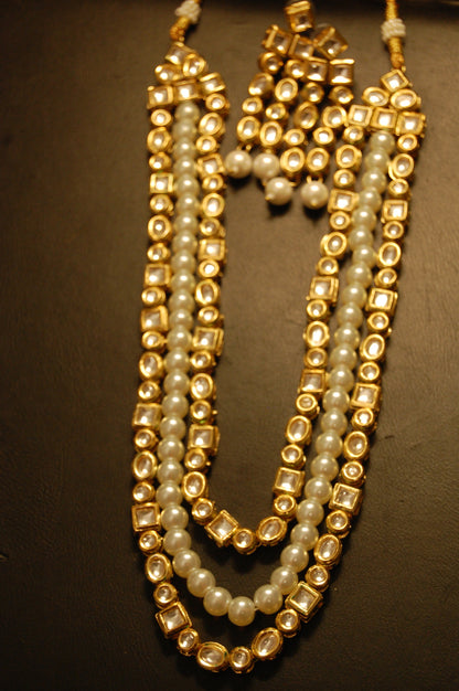 KUNDAN & PEARLS MALA SET