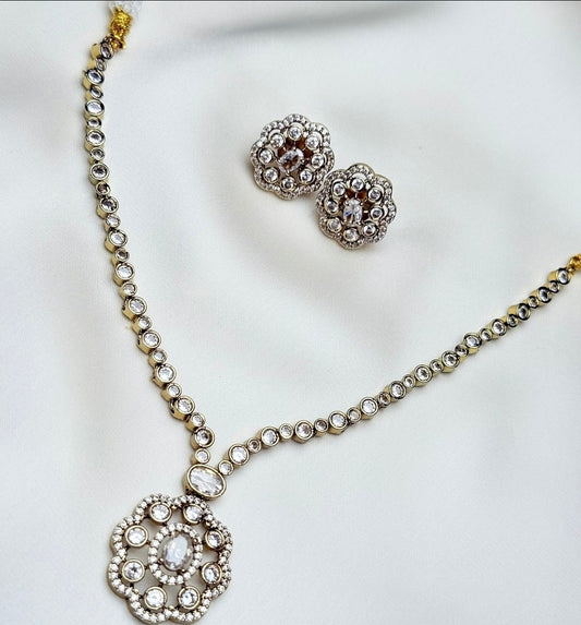 DELICATE ZIRCON NECKLACE SET