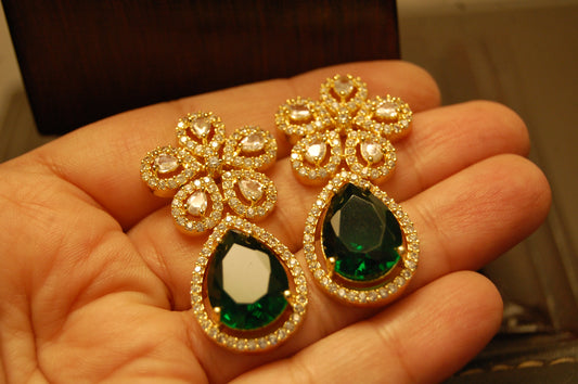 ZIRCON FLORAL EARRINGS IN EMERALD GREEN