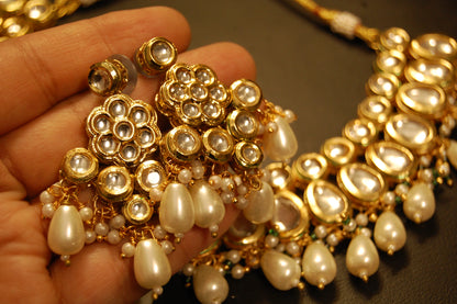 ELEGANT KUNDAN & PEARL SET