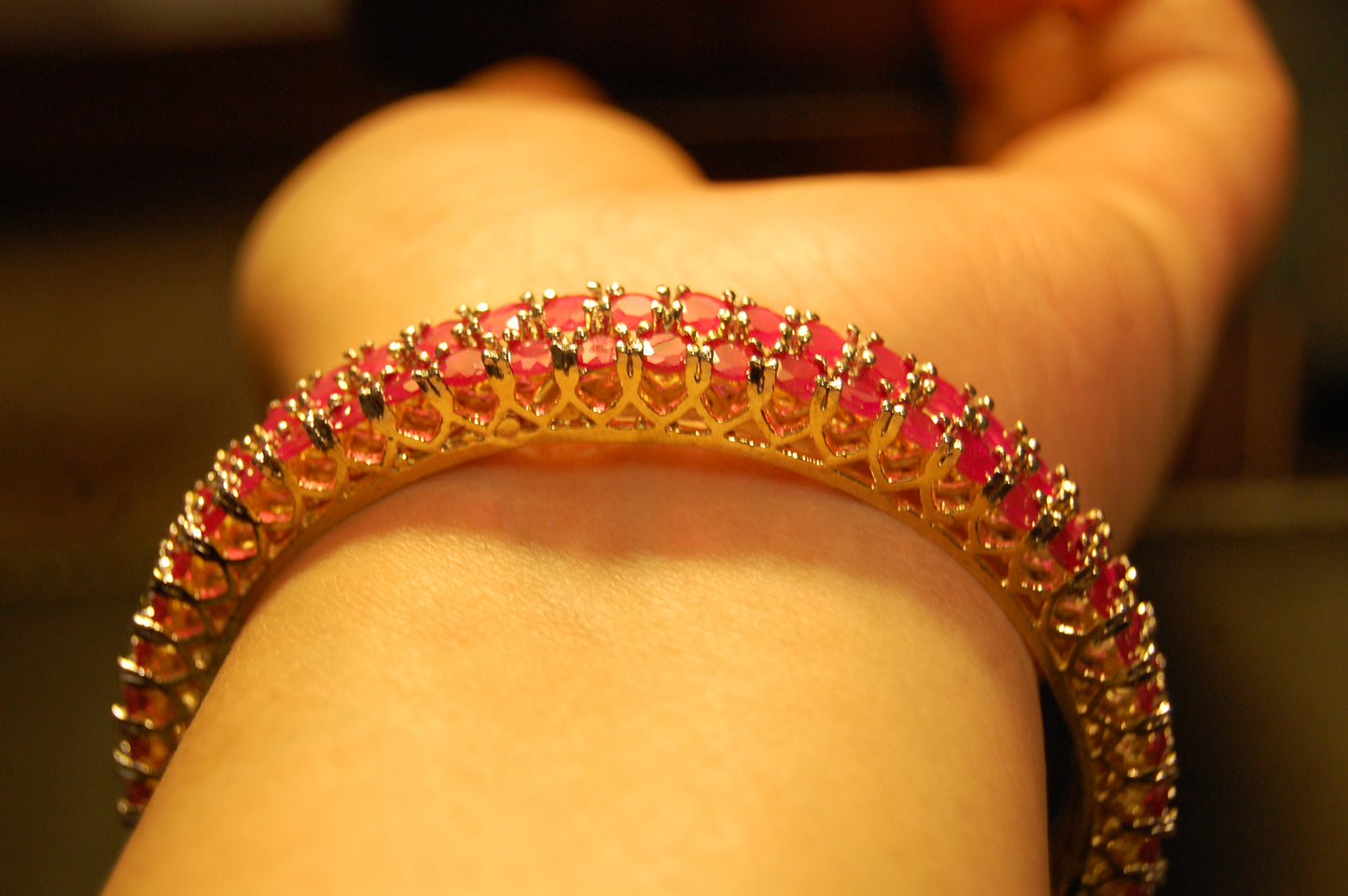 PAIR OF ELEGANT RED BANGLES