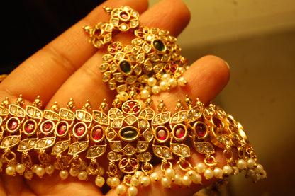 SOUTH INDIAN CHOKER SET IN RED & GREEN