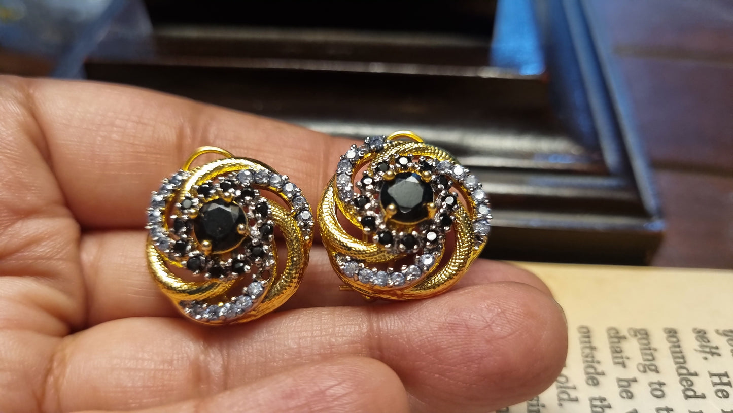 ELEGANT BLACK EARRINGS