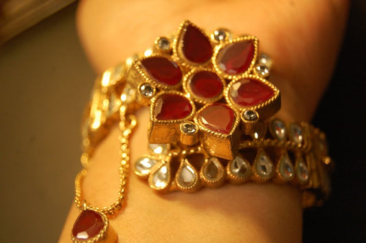 ELEGANT KUNDAN KARA WITH RED FLOWER